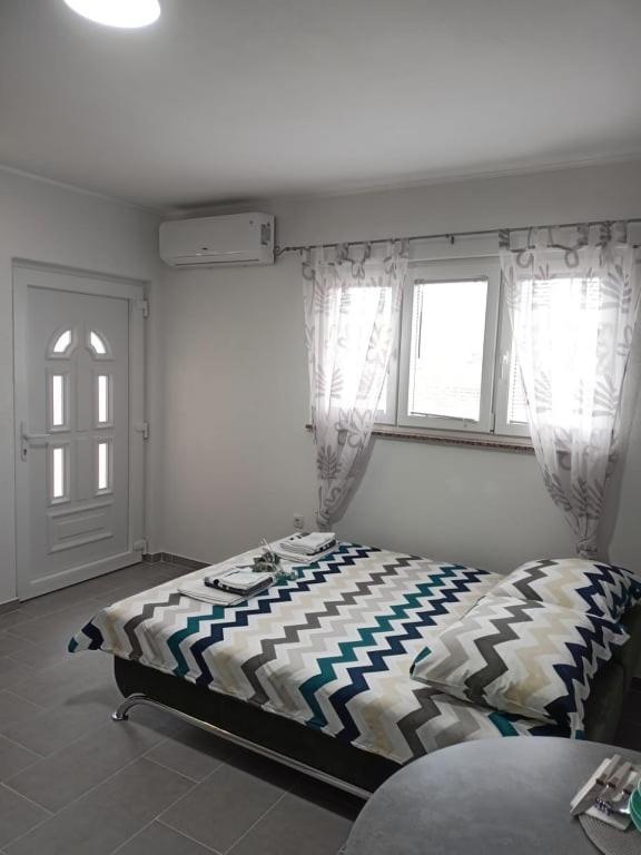 דירות Kaštela Studio Apartman Maria מראה חיצוני תמונה