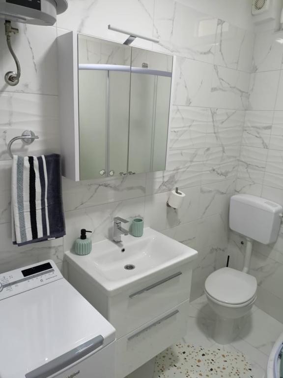 דירות Kaštela Studio Apartman Maria מראה חיצוני תמונה